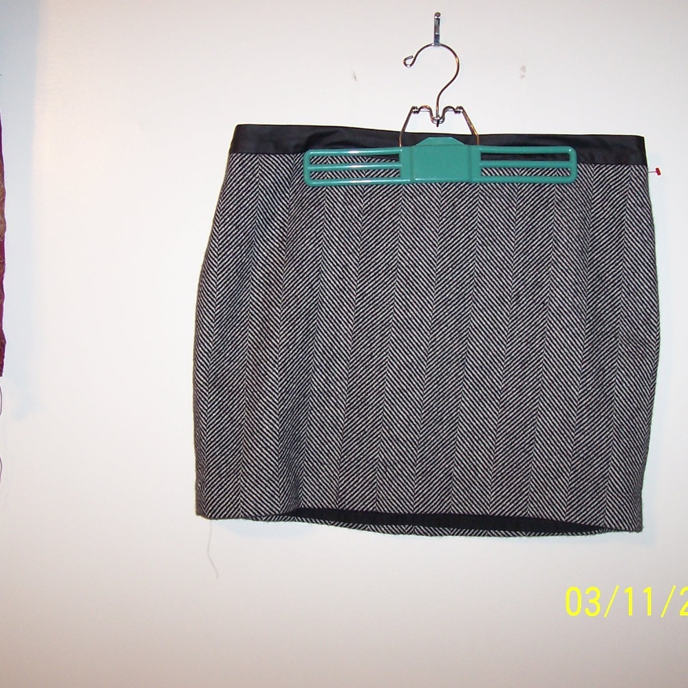BANANA REPUBLIC WOOL FAUX LEATHER TRIM SKIRT 14